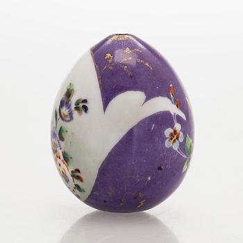 Dekorationsägg, porslin, Ryssland, kring sekelskiftet 1900.