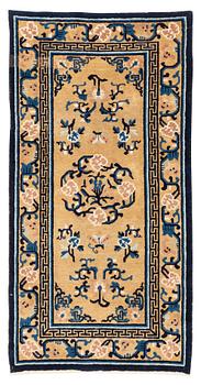 1208. A Ningxia rug, north China, Qing dynasty, late 19th century. Measure approx. 150x90 cm.