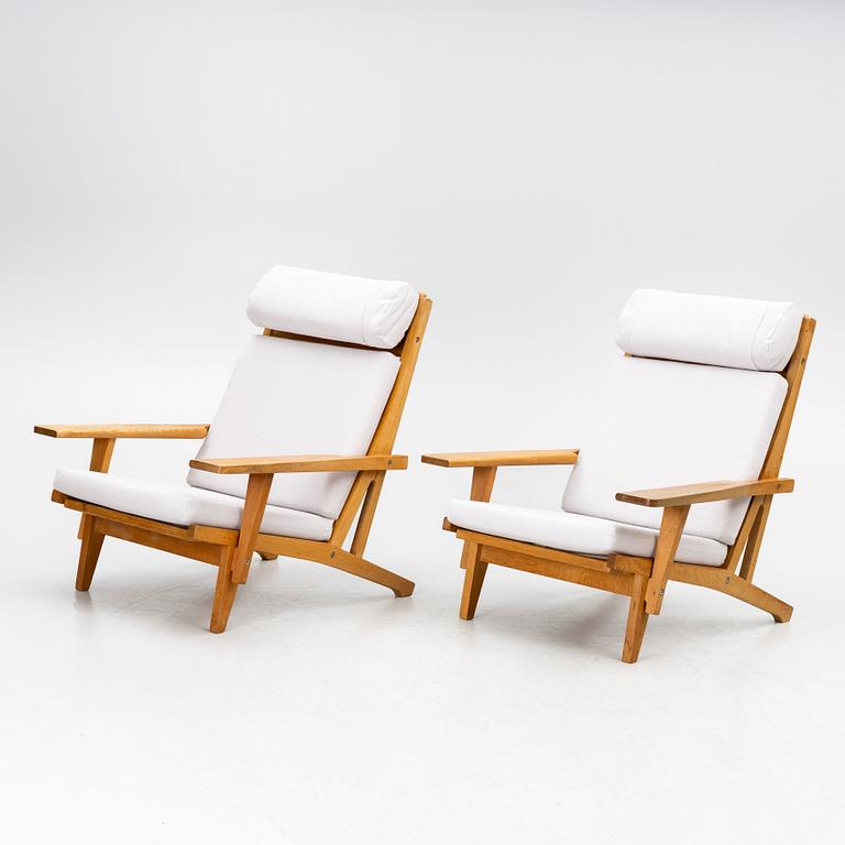 Hans J. Wegner, armchairs, a pair, "GE375", Getama, Gedsted, Denmark.