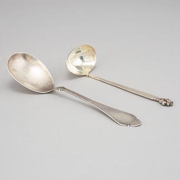 Johan Rohde, 1 såssked "Konge", sterling silver, Georg Jensen efter 1945 + 1 serveringssked, silver, Köpenhamn 1931.