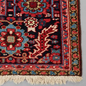 A CARPET, a semi-antique Heriz, ca 329-340 x 223,5-232 cm.