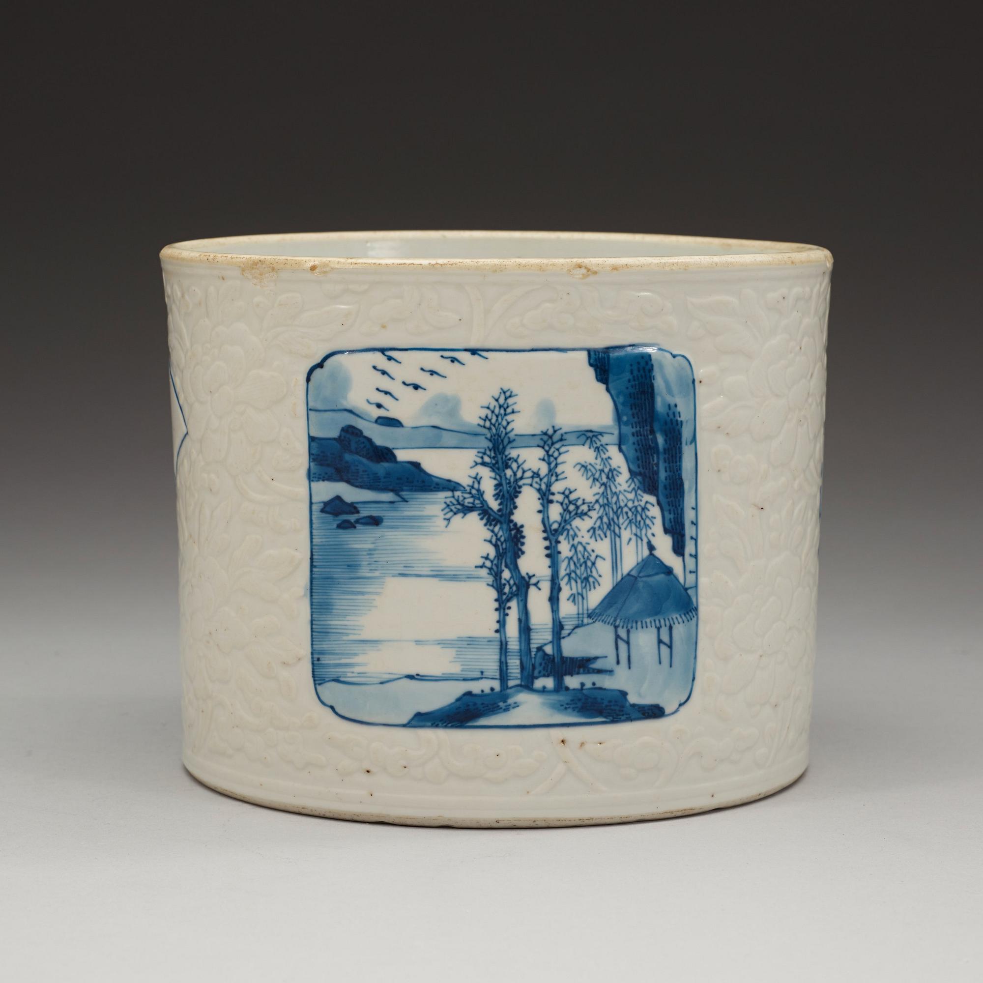 A blue and white brush pot, Qing dynasty, Kangxi (1662-1722).