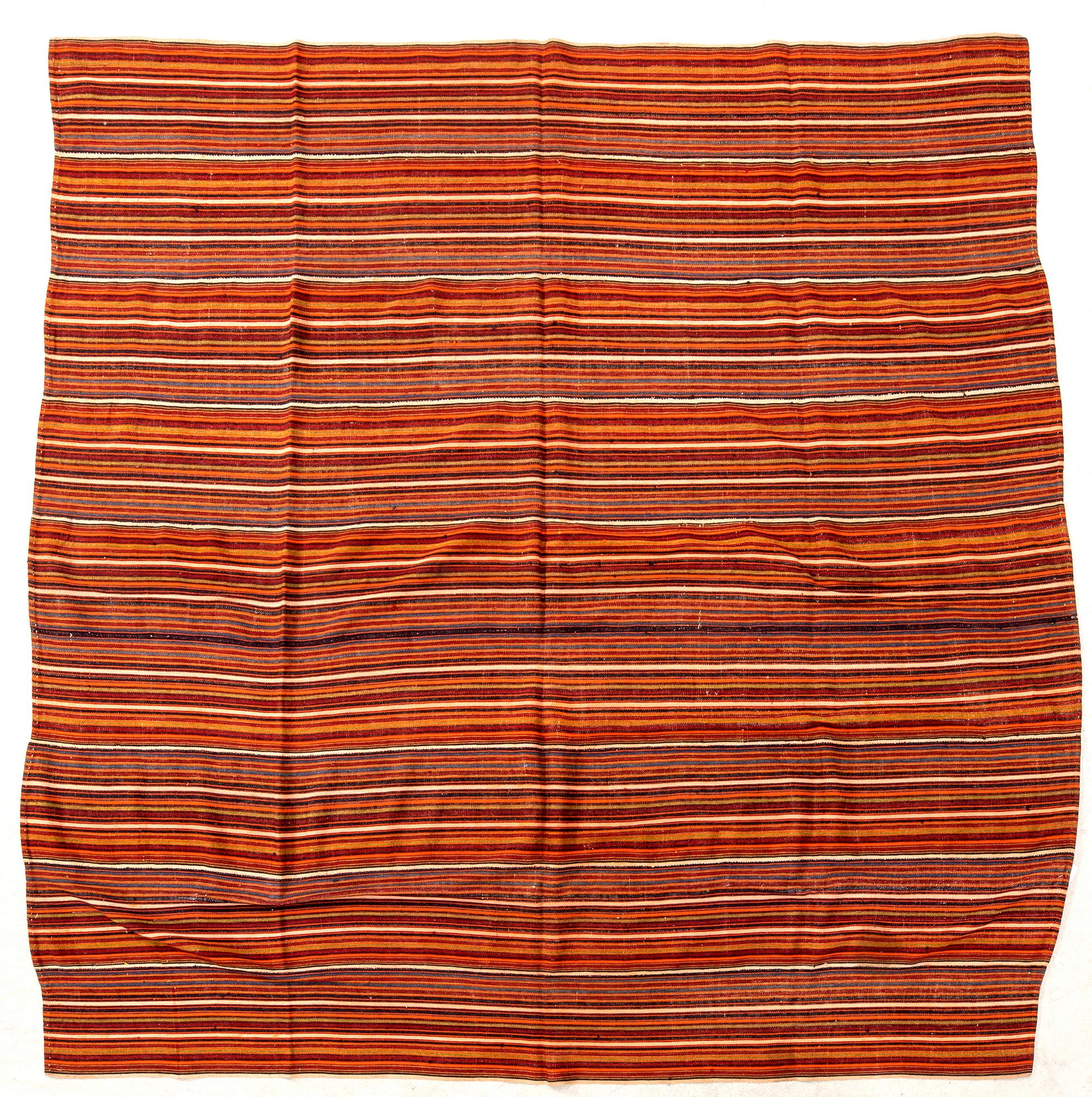 Matta/vävnad  Jajim kelim old ca 215x213 cm.