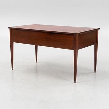 A mahogany veneered desk, England, second half of the 20th Century.