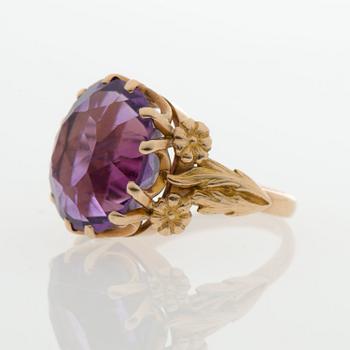 A RING, facetted amethyst, 14K gold. A. Suni, Helsinki Finland 1945.