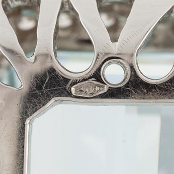 Hänge med kedja 18K vitguld med en trappslipad akvamarin och runda briljantslipade diamanter.