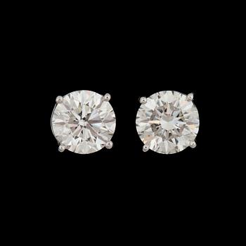 1105. A pair of diamond, 2.00 cts and 2.00 cts G-H/VS2, earrings.