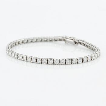 Tennisarmband, vitguld med briljantslipade diamanter, totalt ca 4,80 ct.