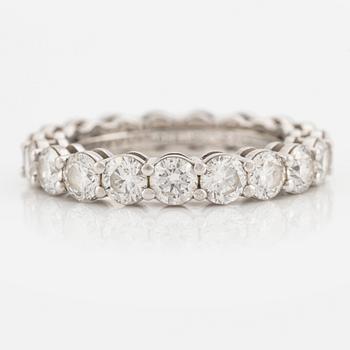 Tiffany & Co helalliansring platina med runda briljantslipade diamanter.