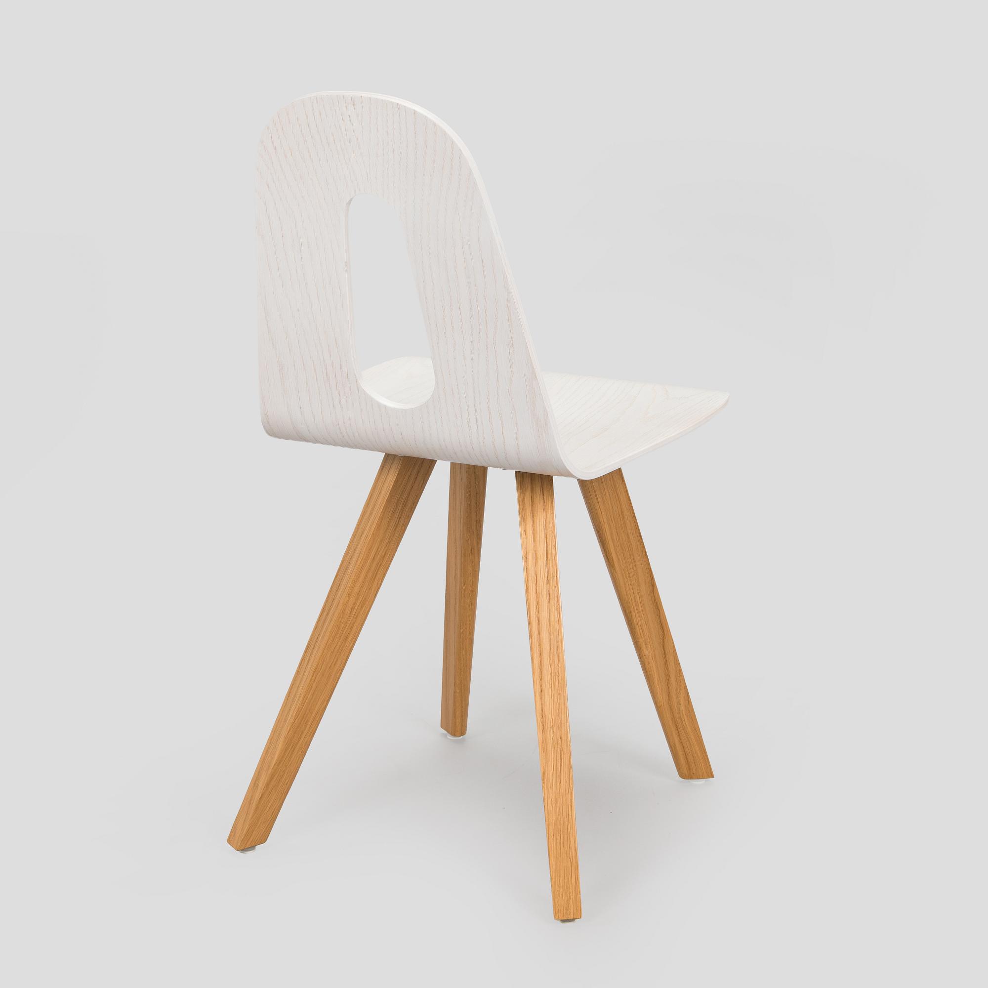 Jouni Leino, Stol "Oma" (Egen) för Puulon, Jouni Leino Design Studio 2017.