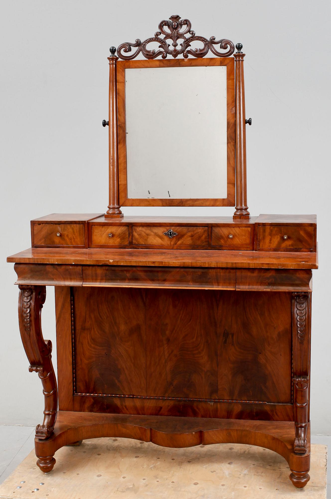 TOILETTBORD, nyrokoko, 1800-talets andra hälft.