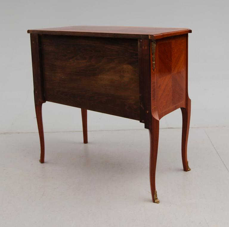 BYRÅ/BESTICKSCHATULL, gustaviansk stil, 1900-talets andra hälft.