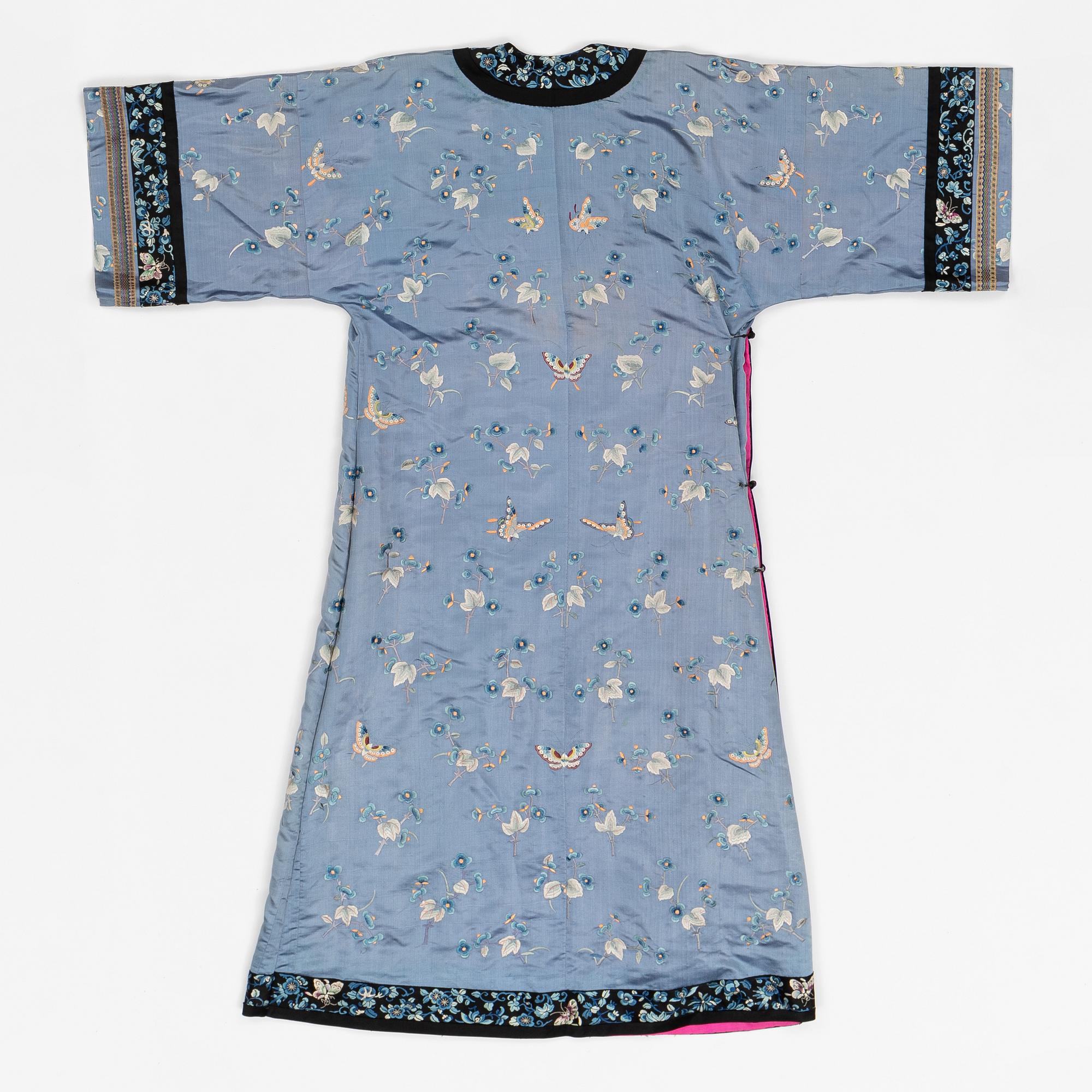A lavender blue embroidered silk female informal robe, late Qing dynasty, 19th century.