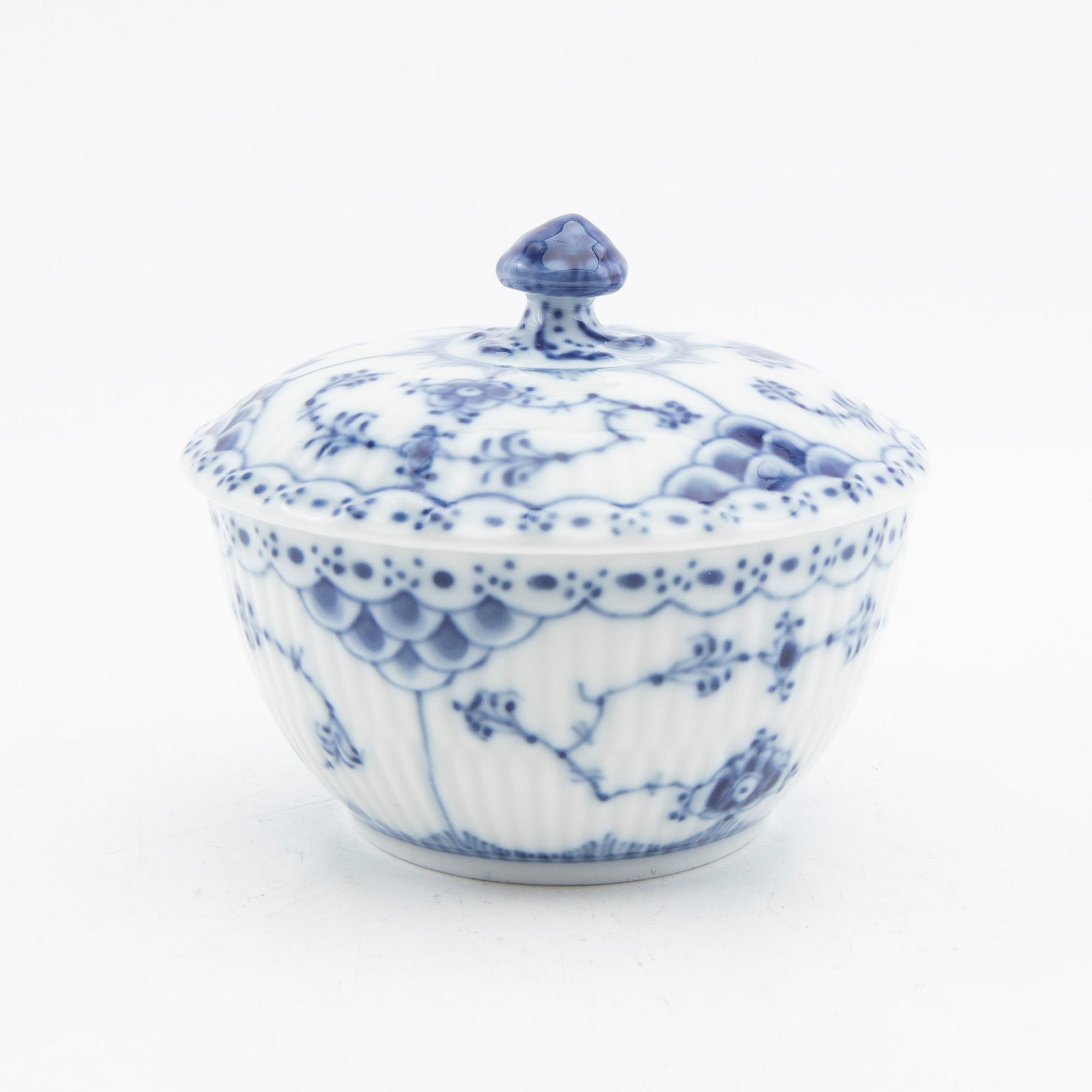 Royal Copenhagen, tea and coffee service, 40 pieces, porcelain, "Blue Fluted", Denmark.