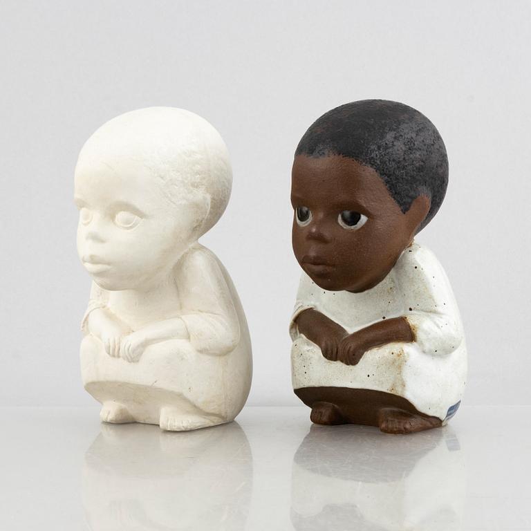 Lisa Larson, figuriner, 2 st, stengods, "Syd maxi", ur serien "All världens barn", Gustavsberg.