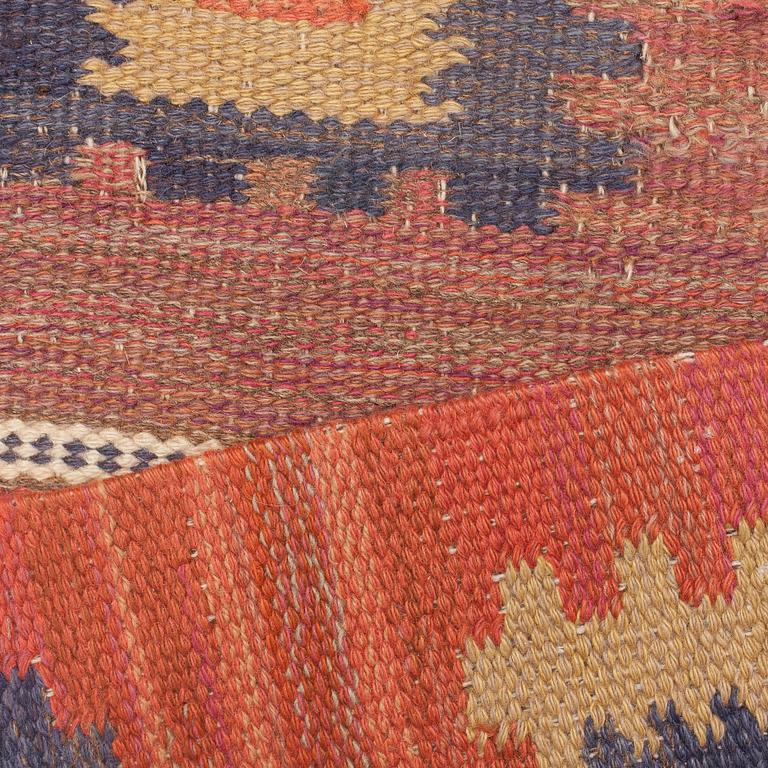 MÄRTA MÅÅS-FJETTERSTRÖM, A CARPET, "Röd grön äng", flat weave, ca 253 x 255,5 cm, signed AB MMF.