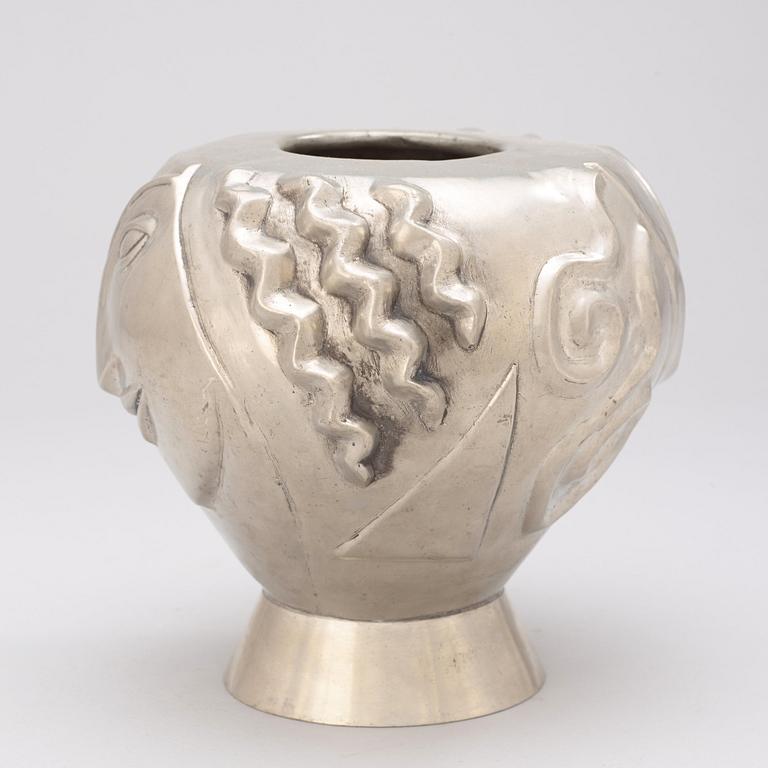 An Anna Petrus pewter vase, Firma Svenskt Tenn, Stockholm 1972.