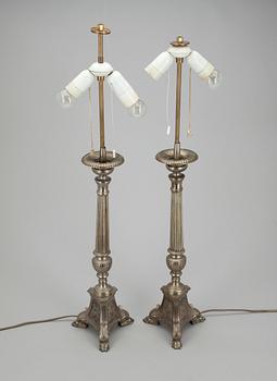 BORDSLAMPOR, ett par, metall, 1900-talets början.