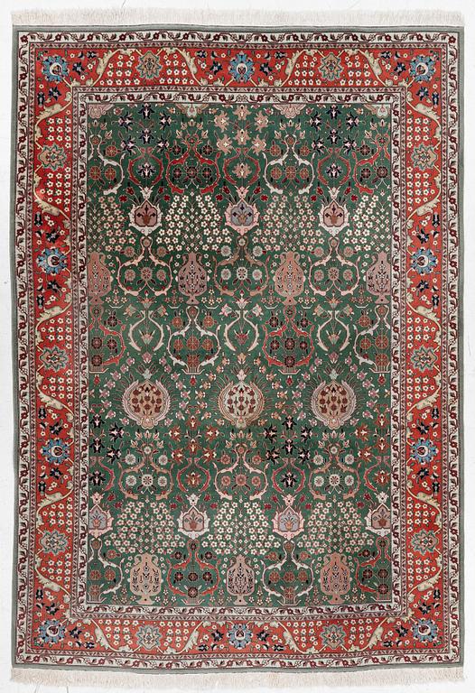 Matta, semiantik Täbris, Nordvästra Persien, ca 291 x 202 cm.