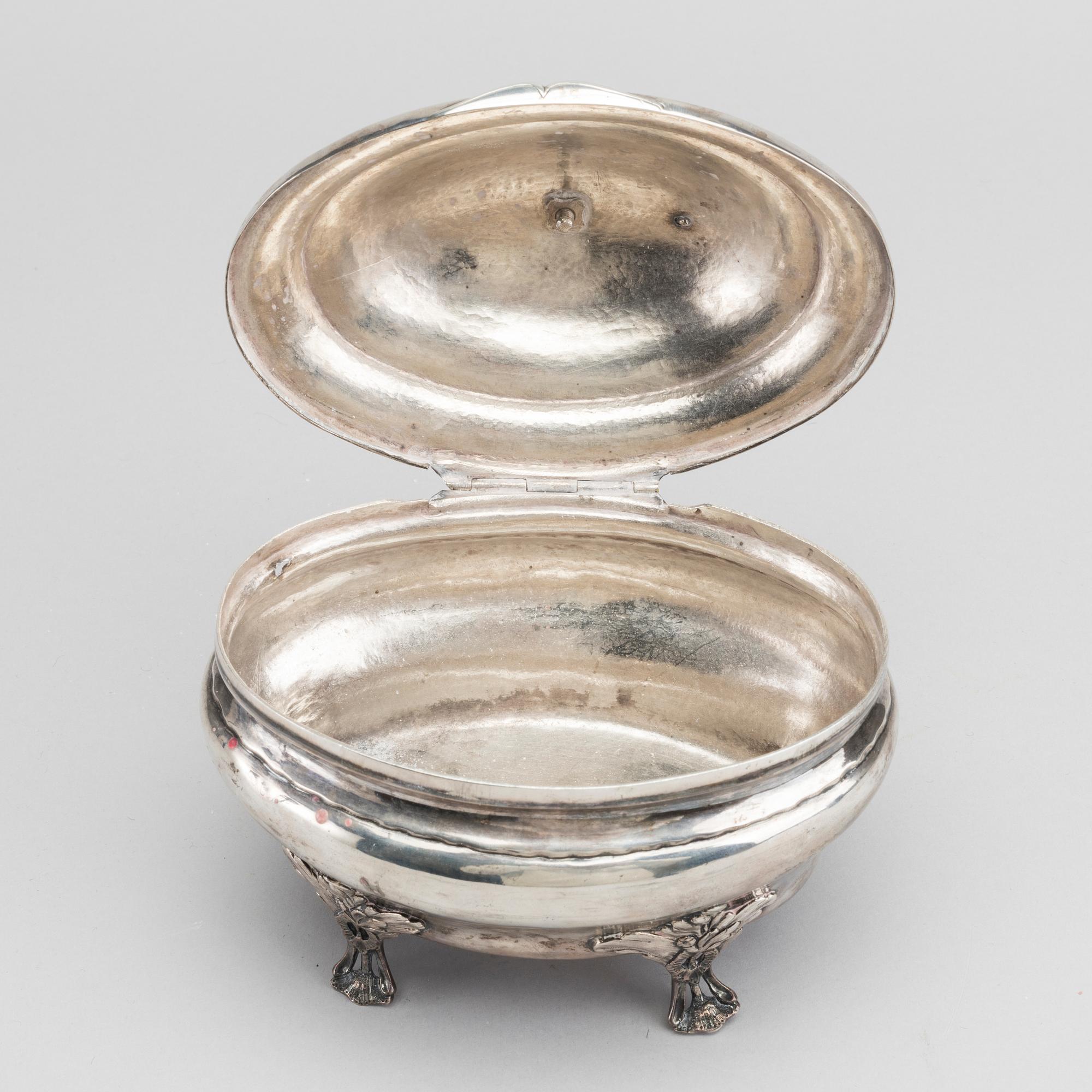 A Swedish silver sugar bowl mark of J Malmstedt Gothenburg 1783, weight ca 331 gr.