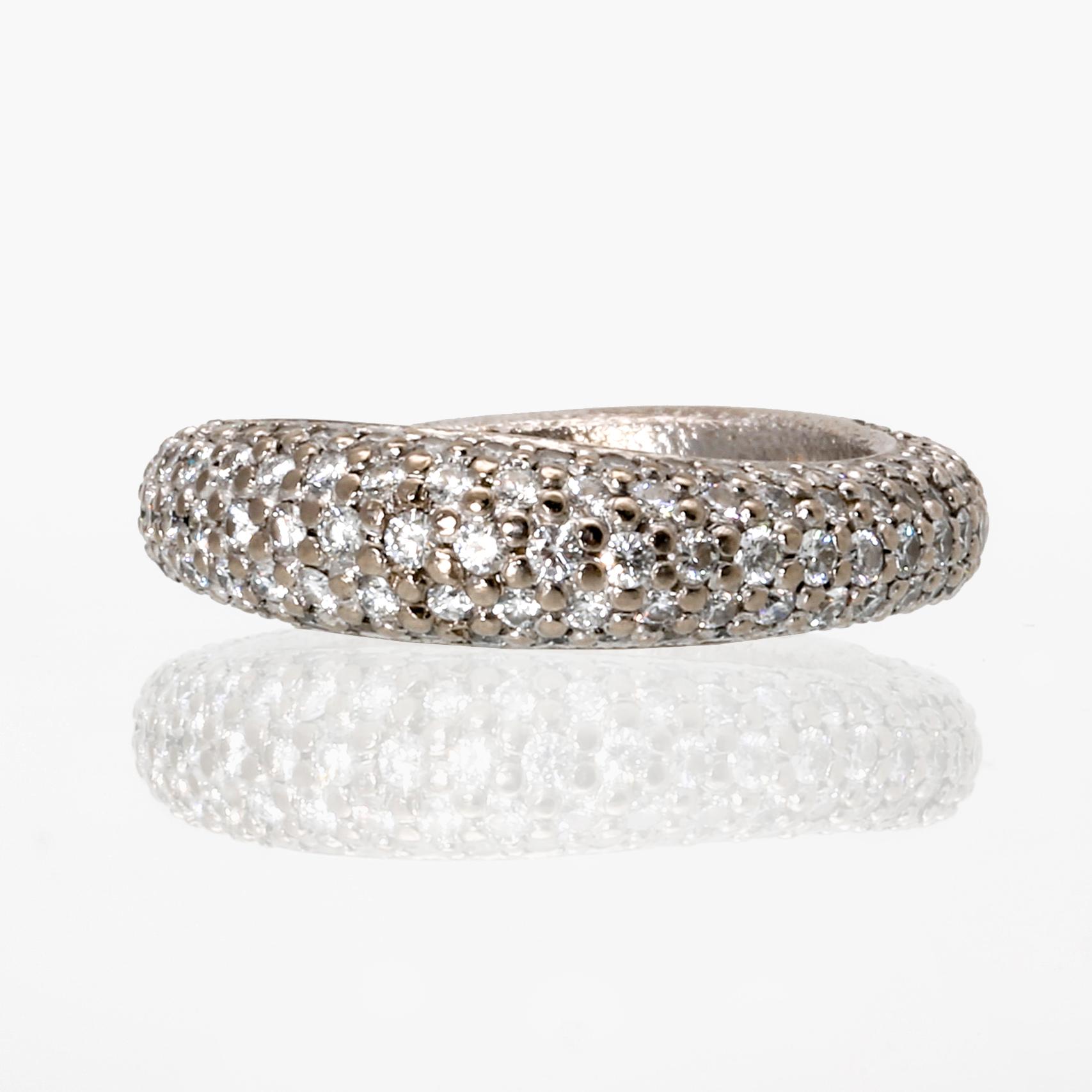 Ole Lynggaard ring 18K vitguld med 159 briljanter 1,75 ct totalt TW VS, "Love Collection", original etui.
