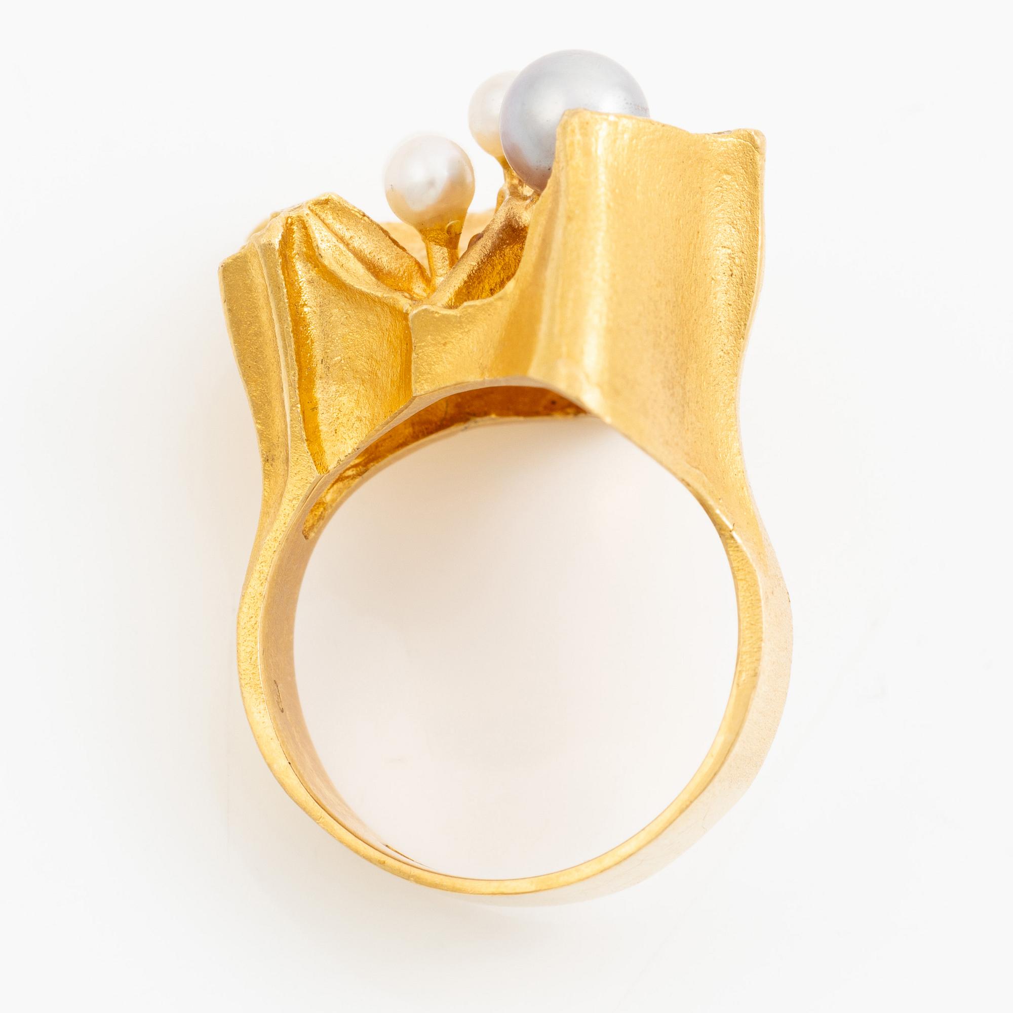 Björn Weckström, ring 18K guld med odlade pärlor, Finland. För Lapponia.