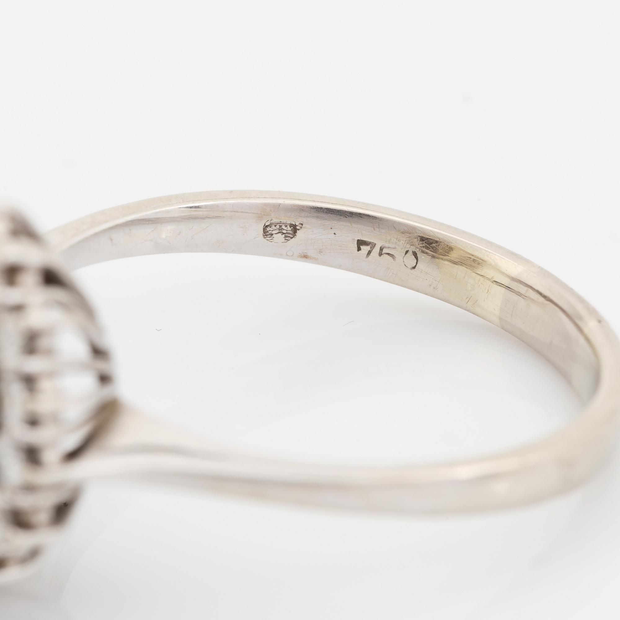 Brilliant cut diamond ring.