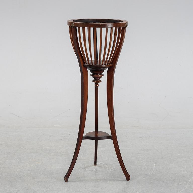 An English mahogany pedestal, circa 1900.