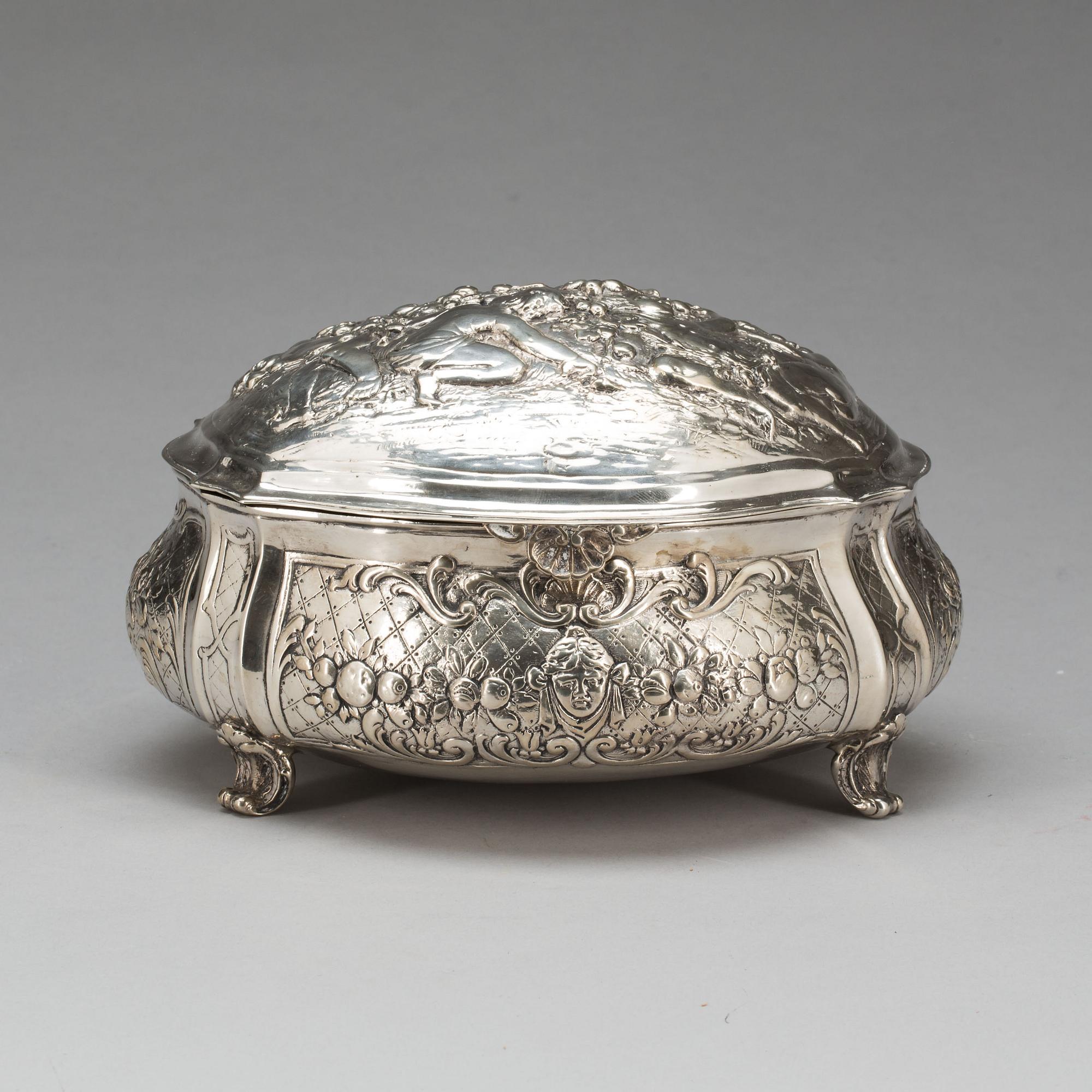 SKRIN, silverhalt 800. Barockstil. Utländska stämplar. Vikt ca 660g.