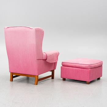 Ragnar Helsén, fåtölj med fotpall, "Oxford", modell 3543, Firma Svenskt Tenn.