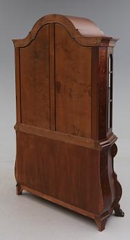 VITRINSKÅP, 1900-talets andra hälft.