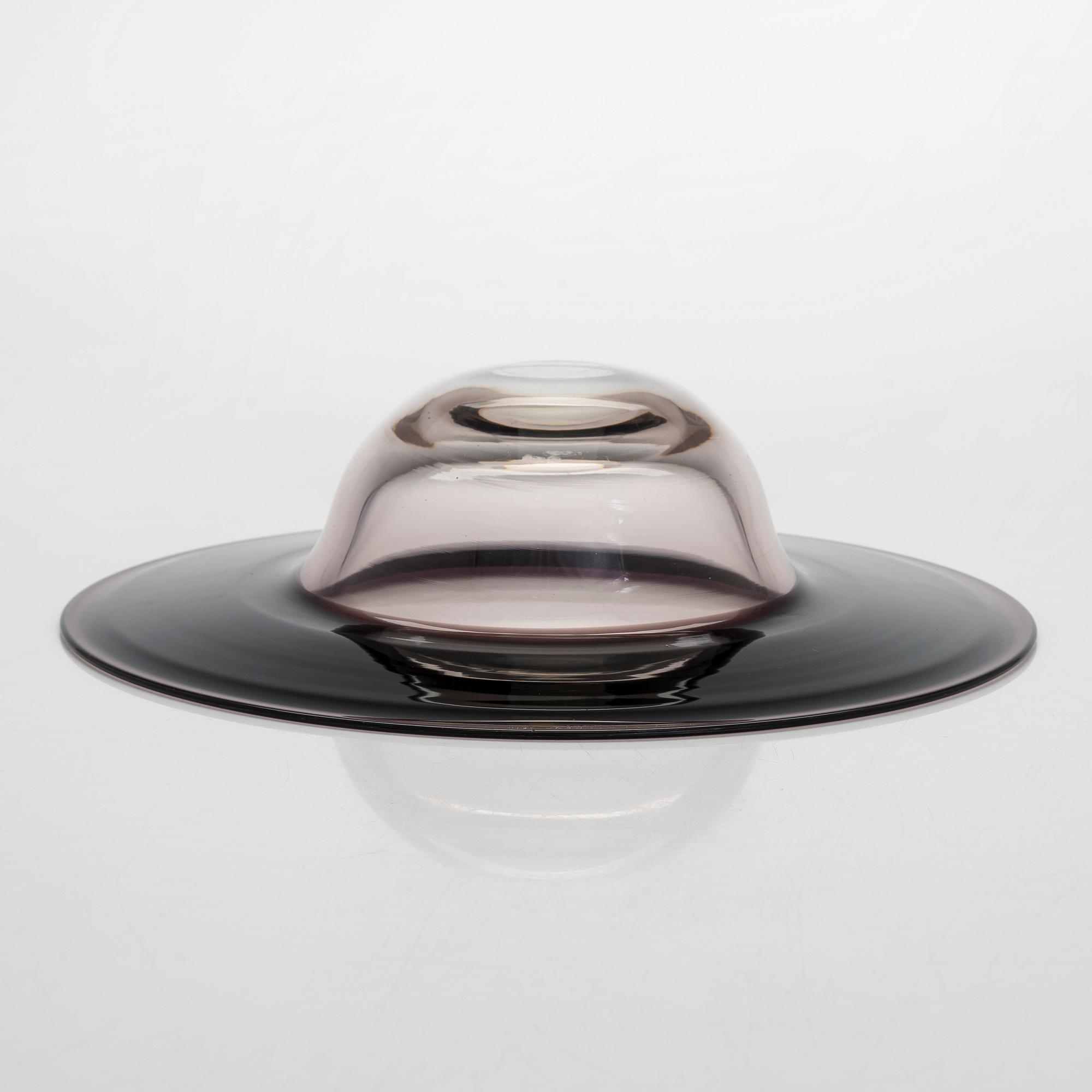 Timo Sarpaneva, skål, "Kardinalens hatt 3810", signerad Timo Sarpaneva 3810.