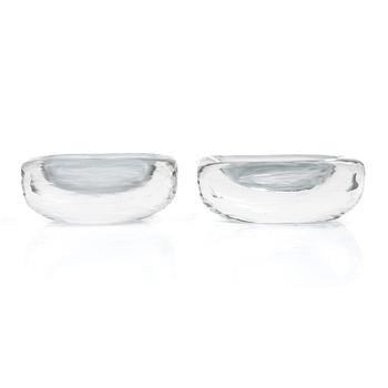 Vicke Lindstrand, Bowls, 4 pcs, glass, “Platina”, Orrefors.
