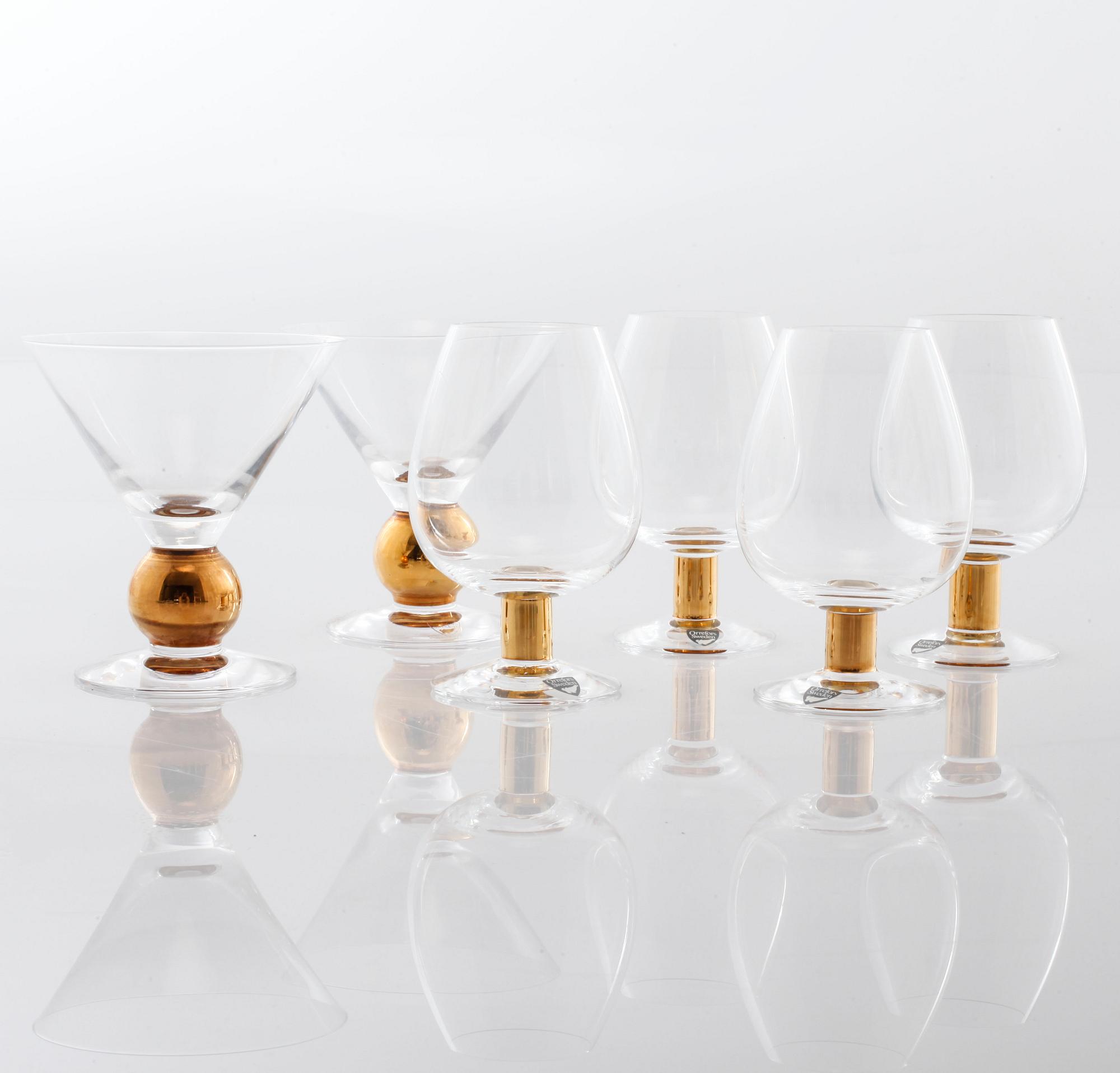 COGNACSKUPOR, 4 st, samt MARTINIGLAS, 2 st, "Nobelservisen", Gunnar Cyrén, Orrefors, sent 1900-tal.