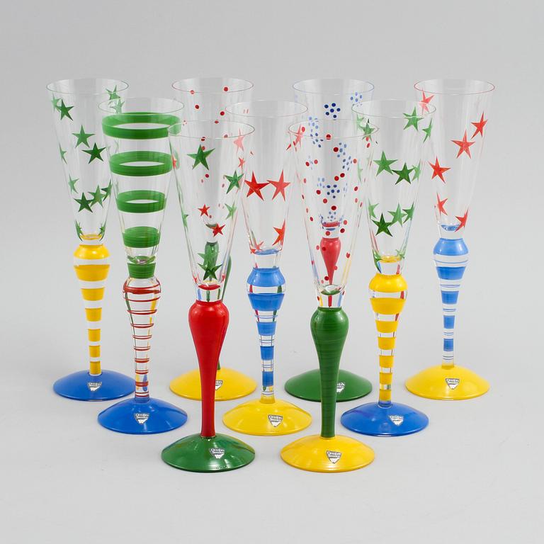 CHAMPAGNESTRUTAR, 9 st, glas, "Clown" design Anne Nilsson Orrefors, sent 1900-tal.