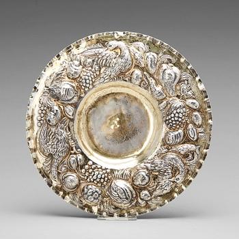 146. A 17th century silver-gilt dish, unidentified marks.