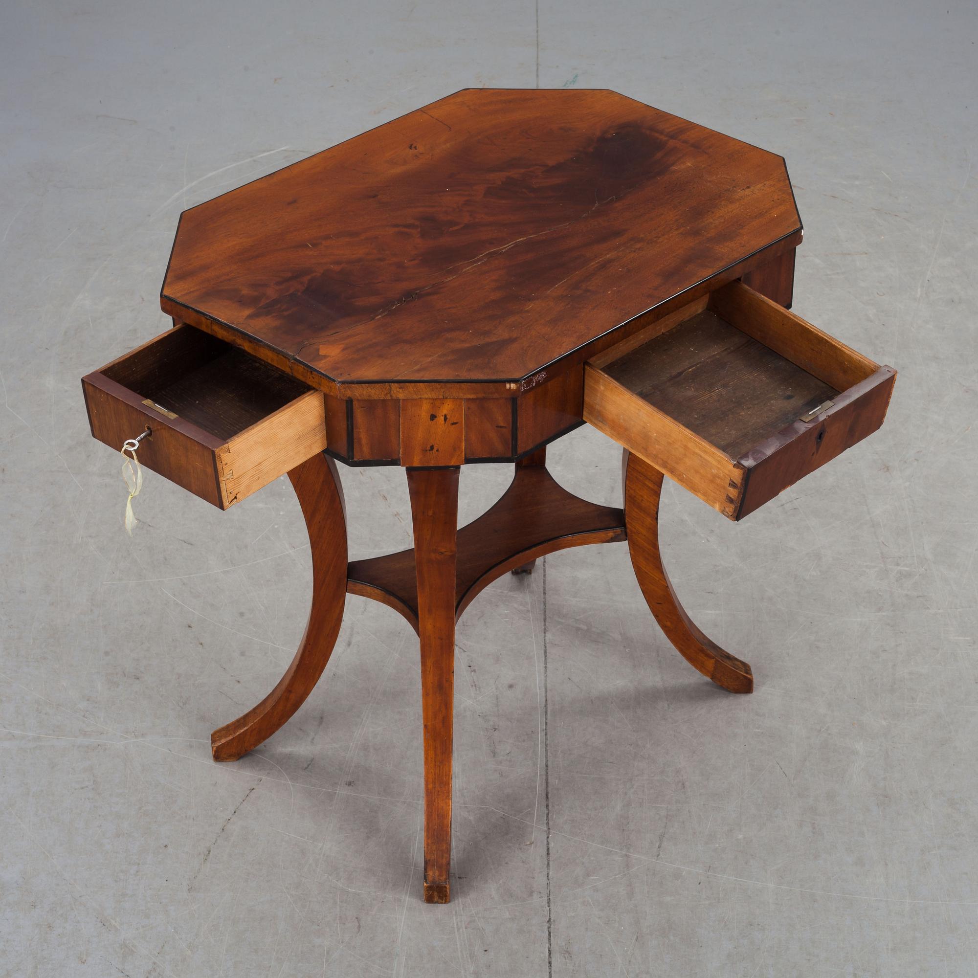 BORD, empire, 1800-talets första hälft.