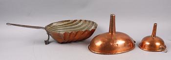 FORM samt TRATTAR, 2 st, koppar, 1800-tal.
