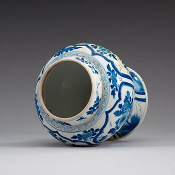 A blue and white vase, Qing dynasty, Kangxi (1662-1722).