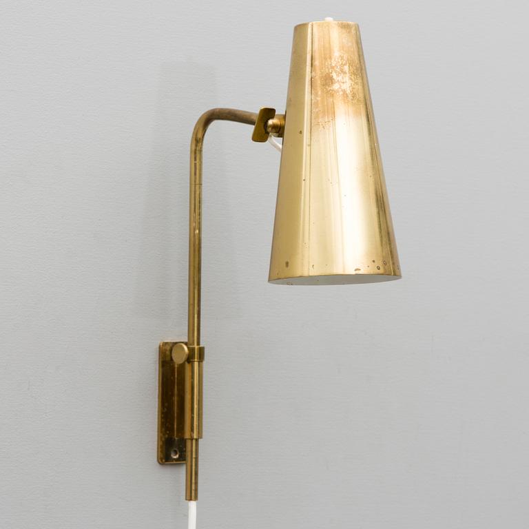 Paavo Tynell, A mid-20th century '9459/S' wall light for Taito, Finland.