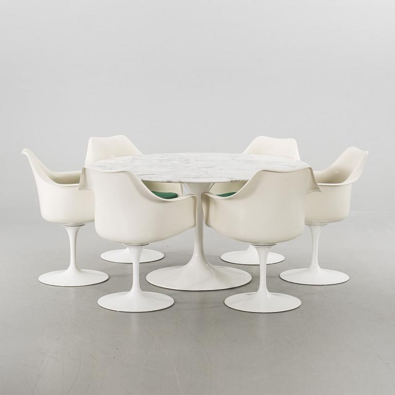 EERO SAARINEN TABLE AND CHAIRS.