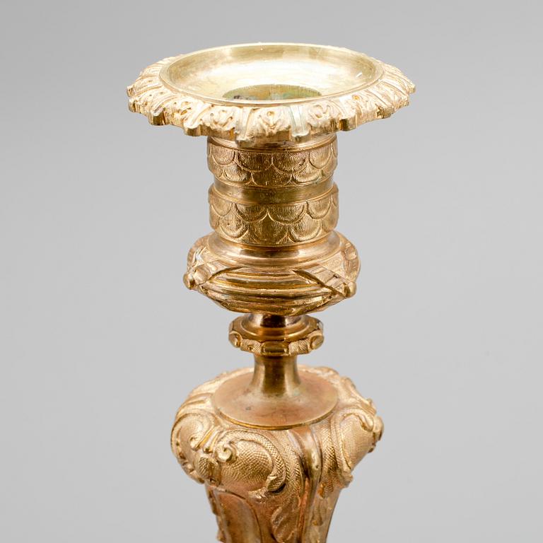 LJUSSTAKAR, ett par, gulmetall, 1800-tal.