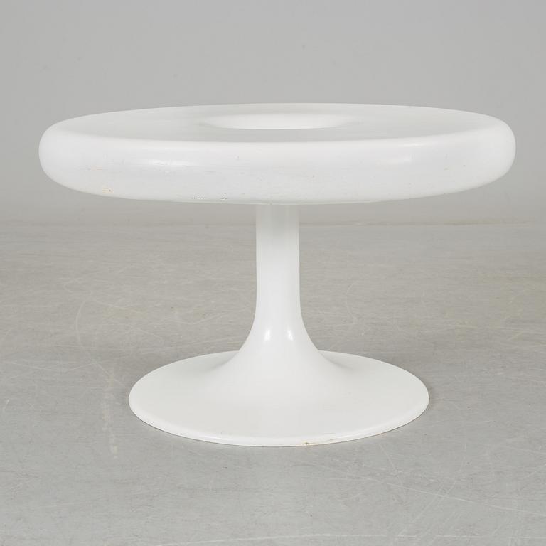 A 20th century fibreglass "Kantarelli" table and "Pastilli" lounge chair by Eero Aarnio, Finland.