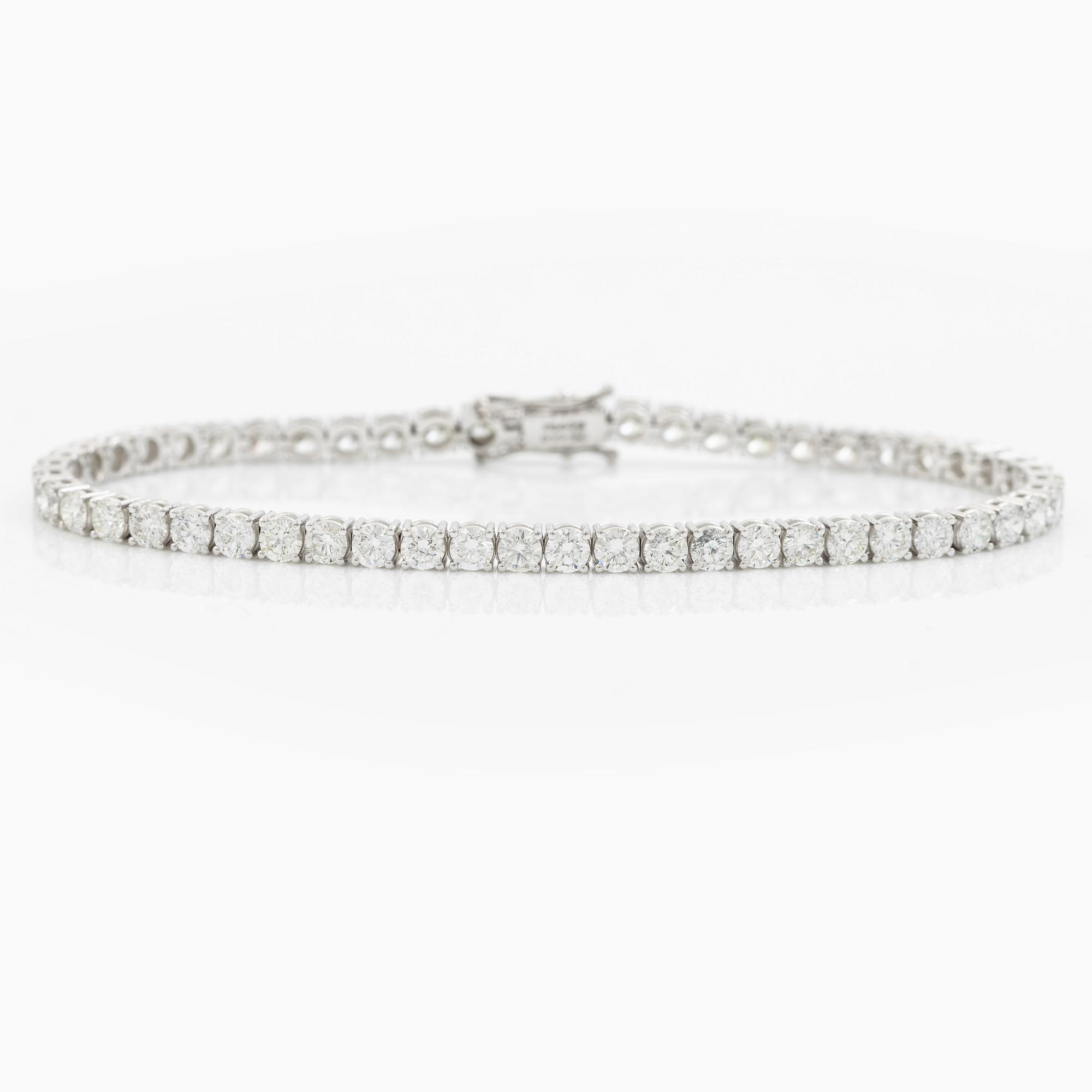 Tennis bracelet 18K white gold with round brilliant-cut diamonds, a total of 6.42 ct.