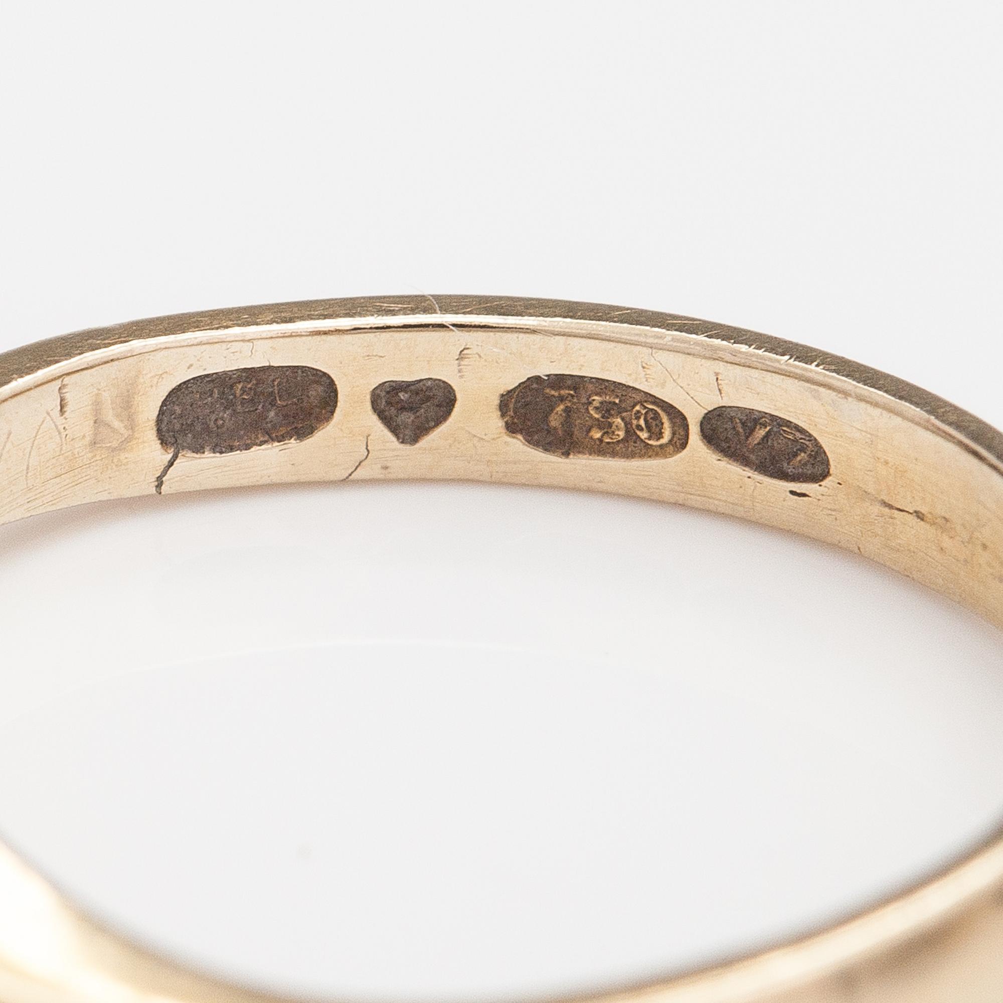 An 18K gold ring with diamonds ca. 0.12 ct in total. Finland 1974.