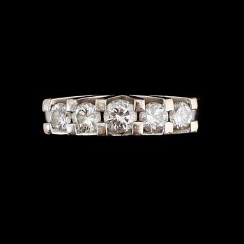 RING, 18 k vitguld, med 5 briljanter, 0.66 ct enligt gravyr. Svenska stämplar. Total vikt ca 5 gram.