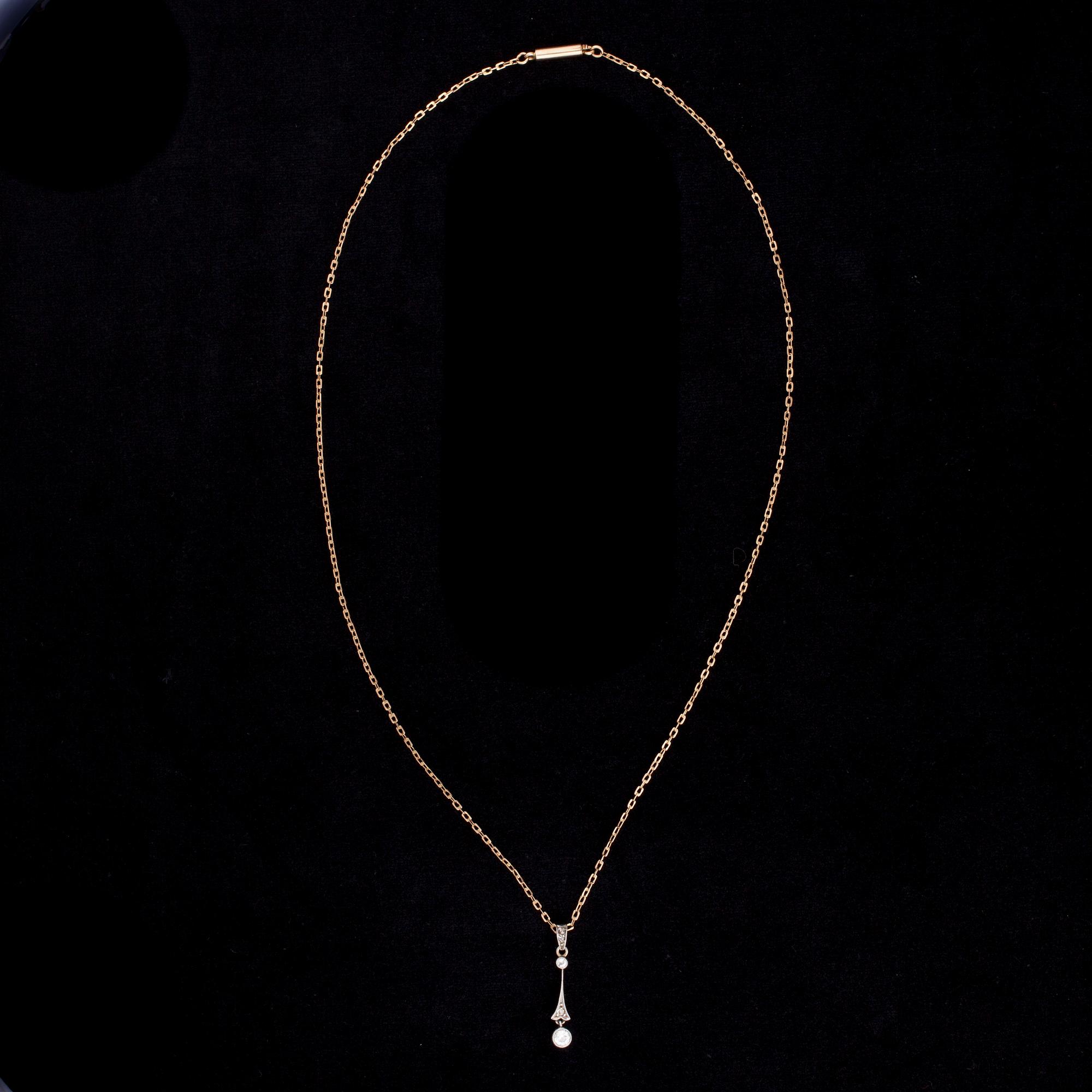 HÄNGSMYCKE, 18K guld, gammalslipad och rosenslipade diamanter tot. 0,32 ct. Vikt 3,84 g. 1900-talets början.