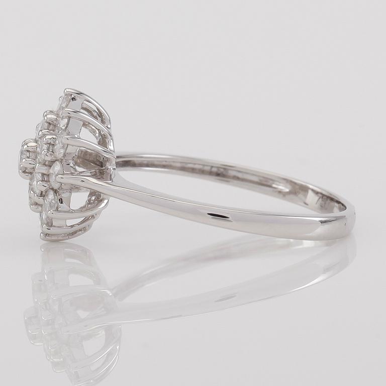 RING, 18K vitguld och diamanter tot ca 0.61 ct.