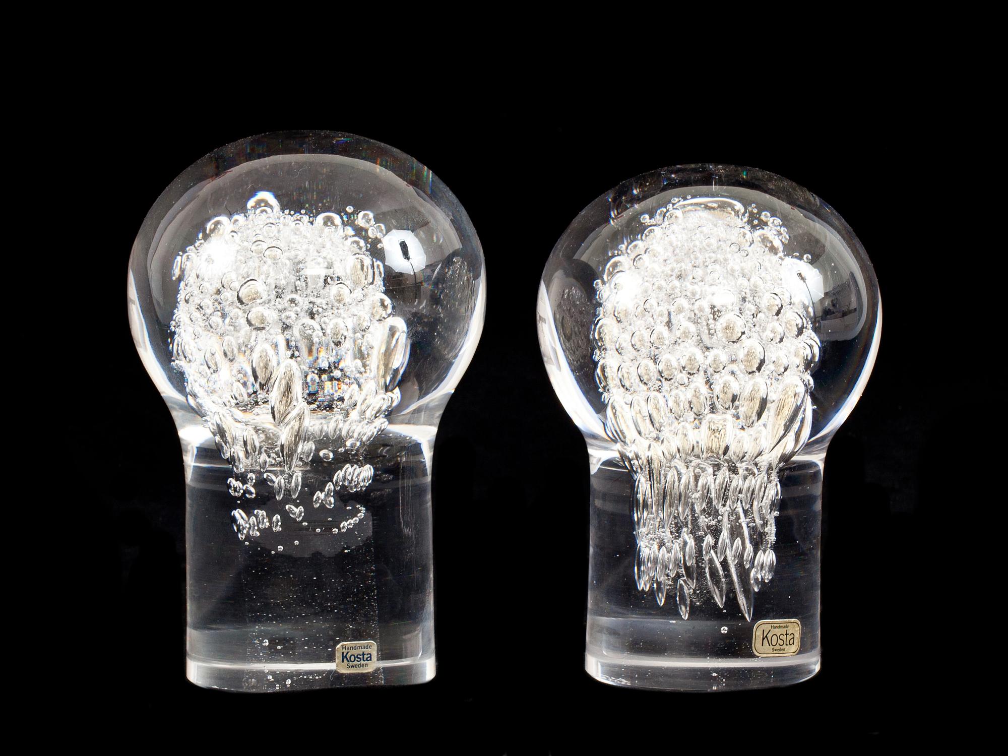 SKULPTURER, 2 st, glas, Göran Wärff, Kosta. 1900-tal.
