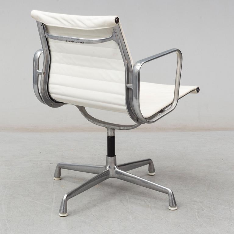 A chair by Charles & Ray Eames, no 938-138, Herman Miller.